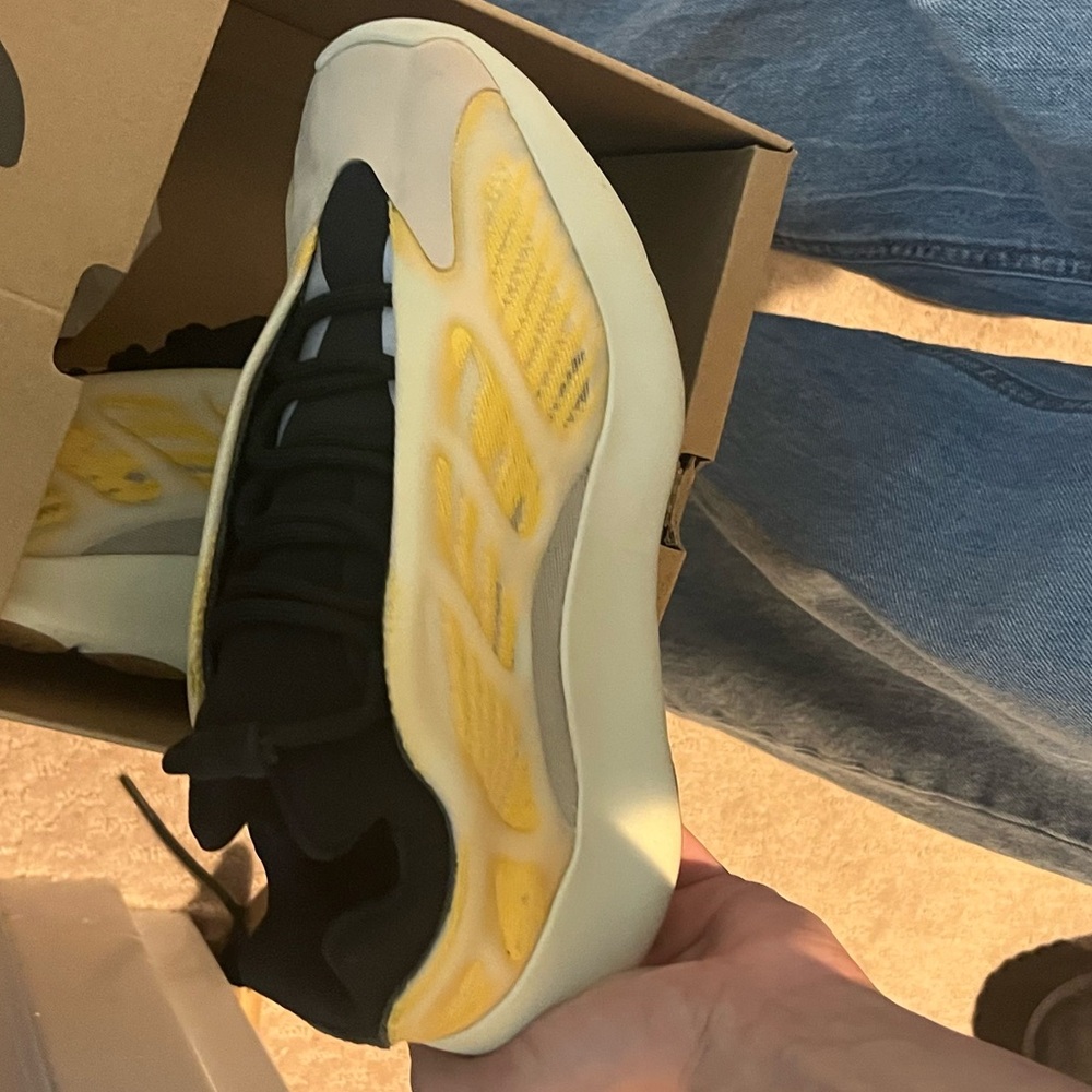 Yeezy sneakers sale ALMOST NEW